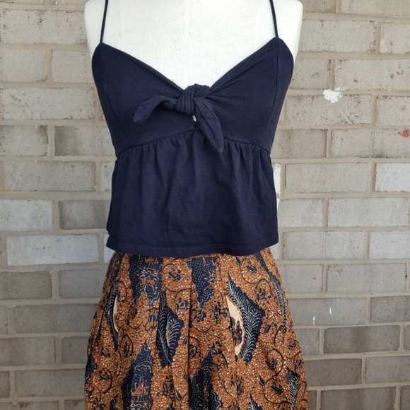 Black Knot cropped top Sz M - Picture 1 of 17